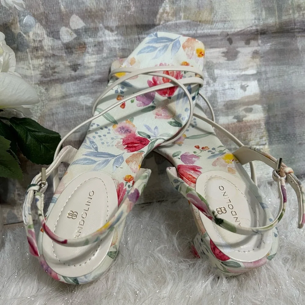 Bandolino White Floral Square-Toe Strappy Sandals